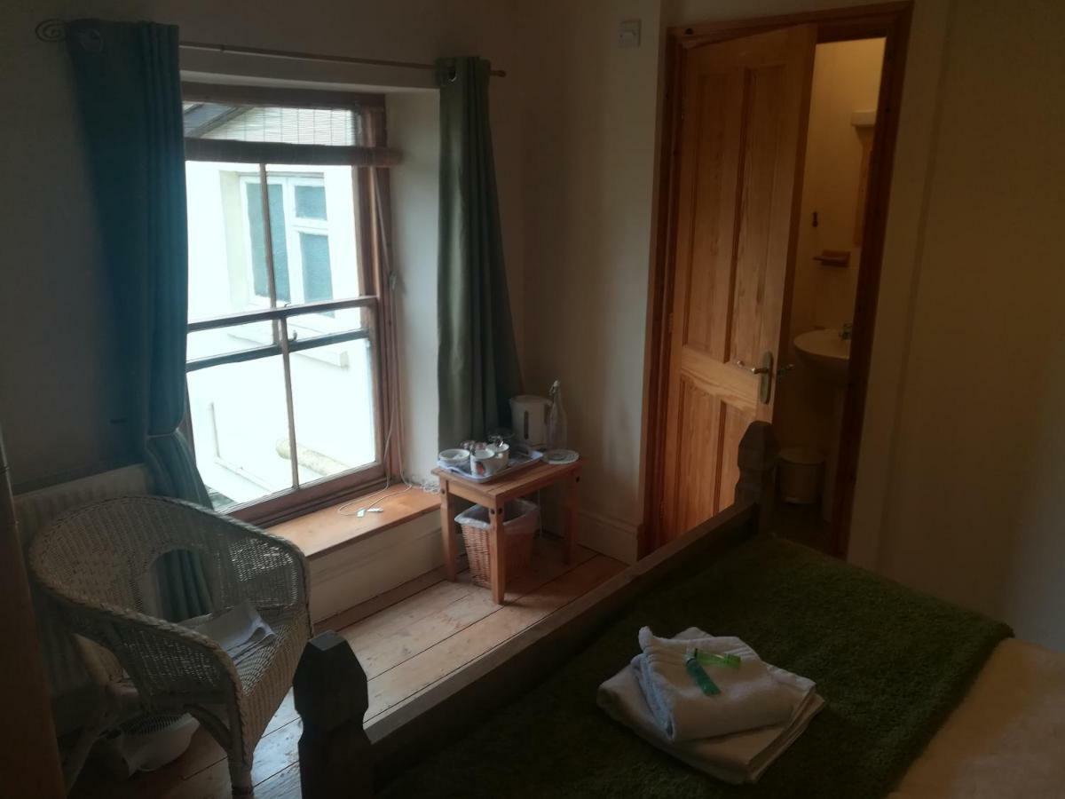 Y Garreg Wen Bed & Breakfast Llanybydder Ngoại thất bức ảnh