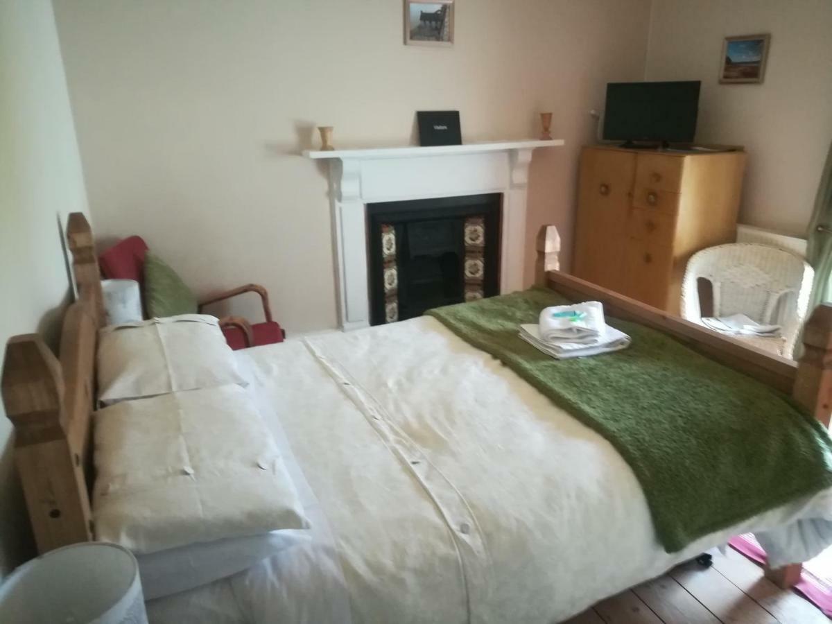 Y Garreg Wen Bed & Breakfast Llanybydder Ngoại thất bức ảnh